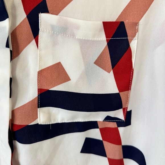 Lulu's Camrose White Geometric Print
Button-Up Long Sleeve Top Size M - Picture 12 of 14